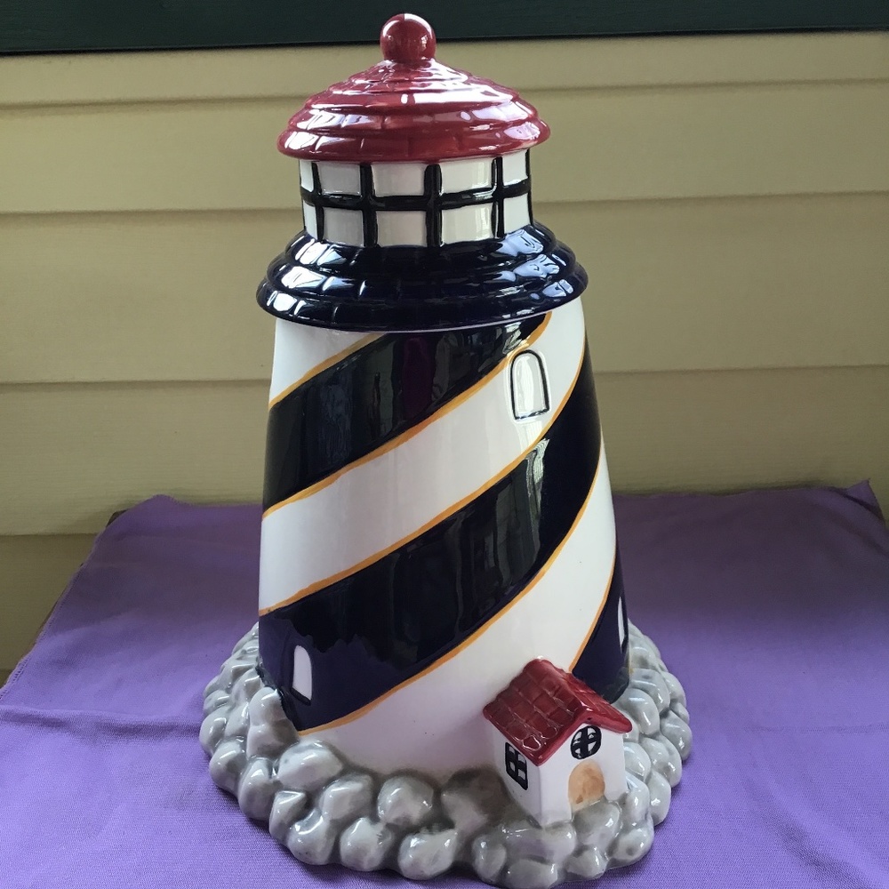 Lighthouse cookie jar (newer).